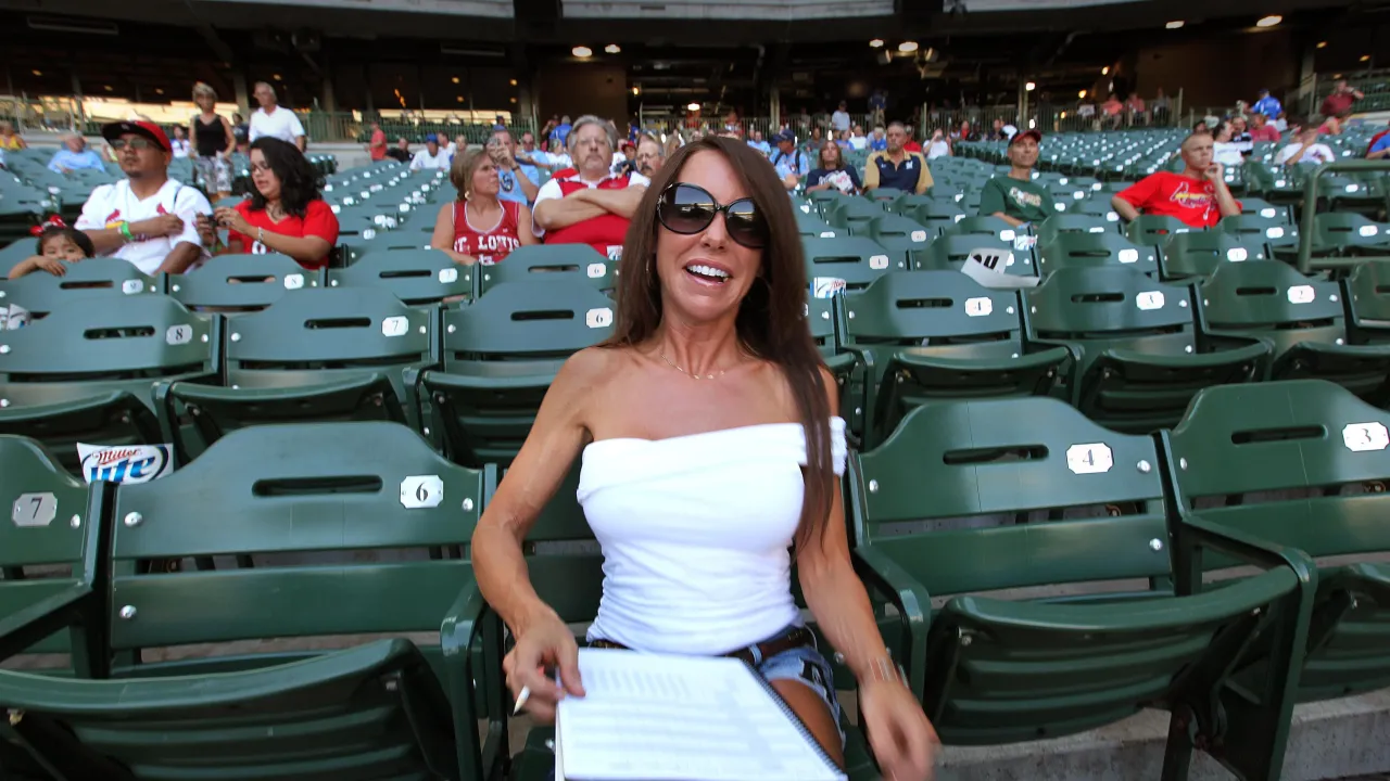 Who is 'Front Row Amy'? Meet the Brewers superfan who sits behind home ...