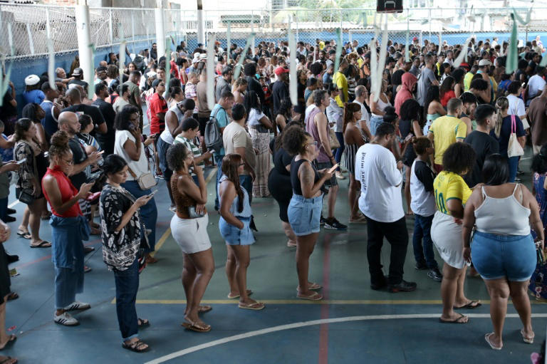 Flavio Bolsonaro leads Lula in near-done Brazil vote count