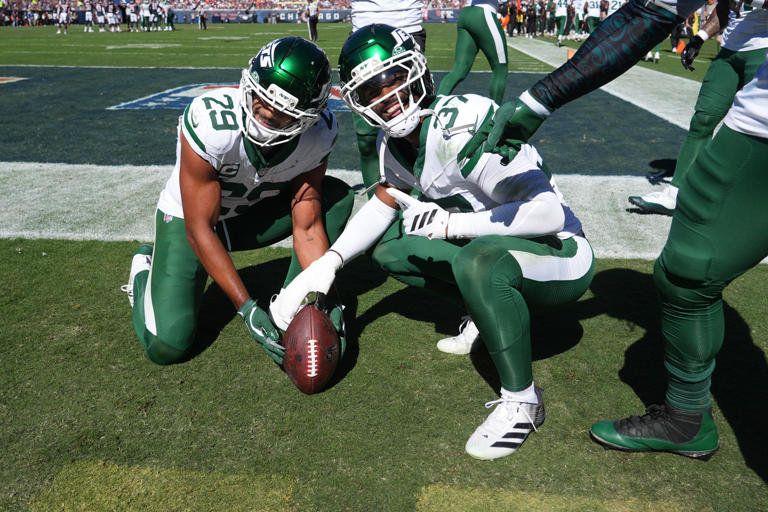 Minkah Fitzpatrick stops the Jets' NFL-record interception drought at ...
