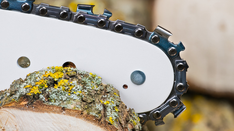 What does 'full chisel' mean for a chainsaw chain?