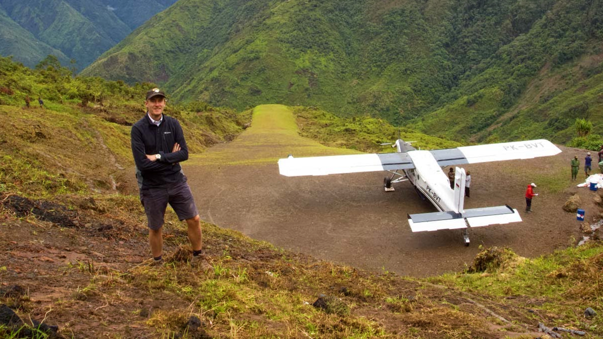 Extreme bush flying in Papua
