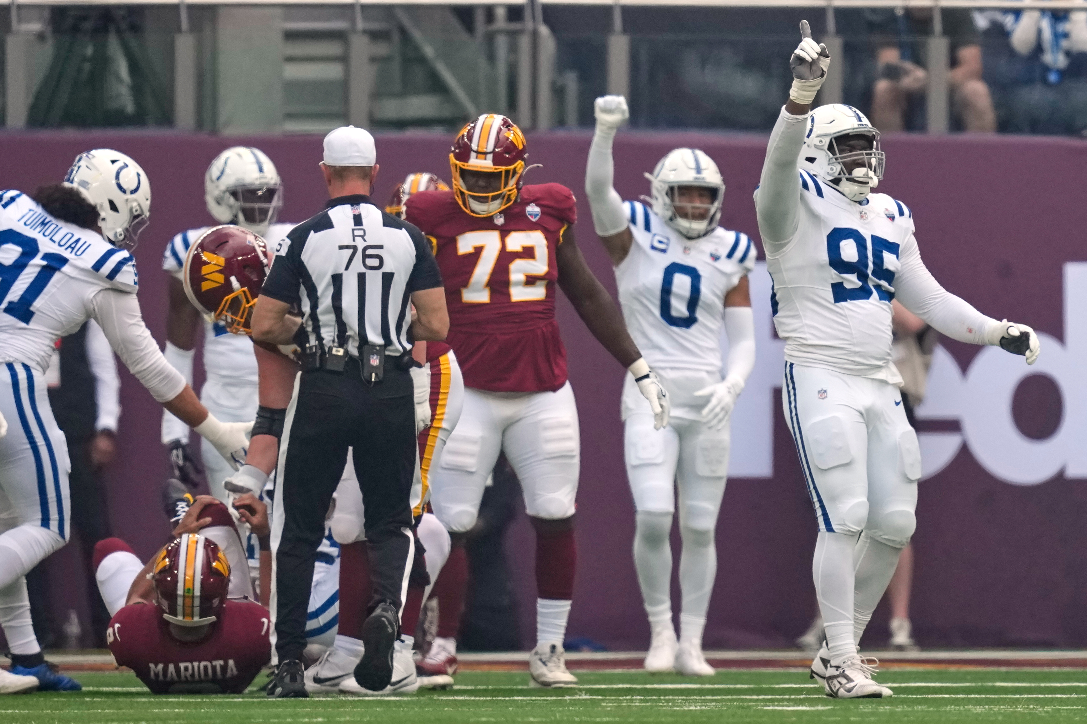 Commanders QB Mariota injures his knee in game vs. Colts