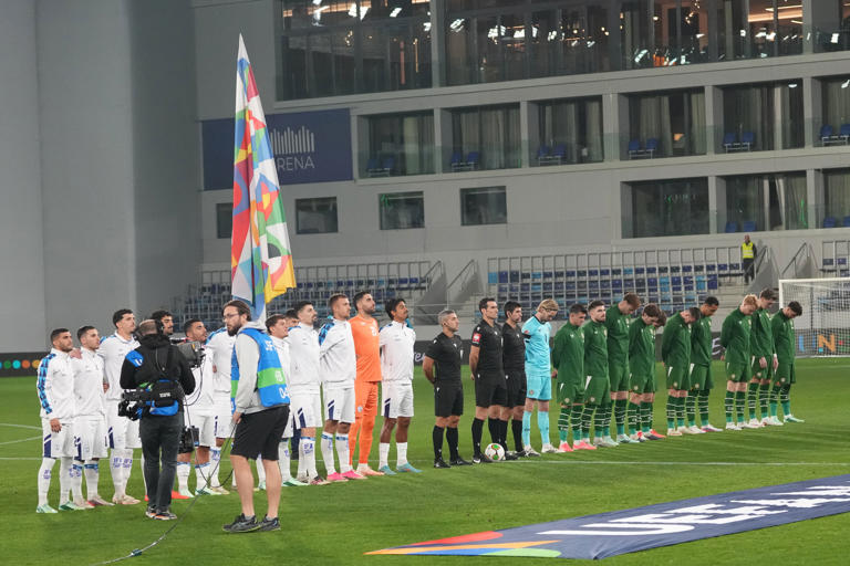 Ireland soccer players again wear black armbands and refuse handshakes ...