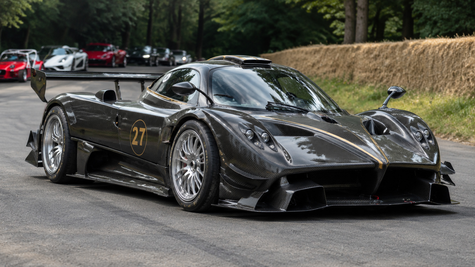 Pagani Zonda R brings carbon-fiber race car design to the road