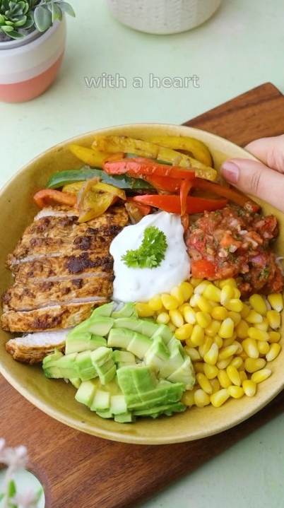 Flavorful chicken fajita rice bowl for dinner