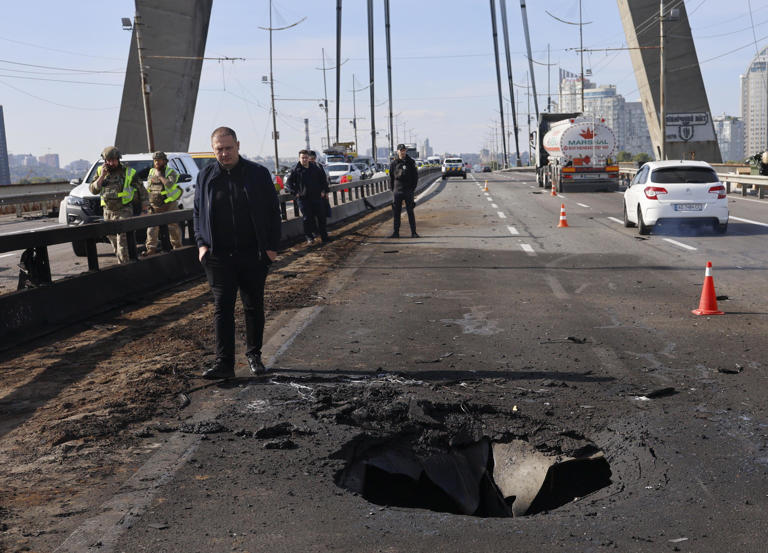Doppio attacco russo su Kharkiv con missili Banderol, un morto