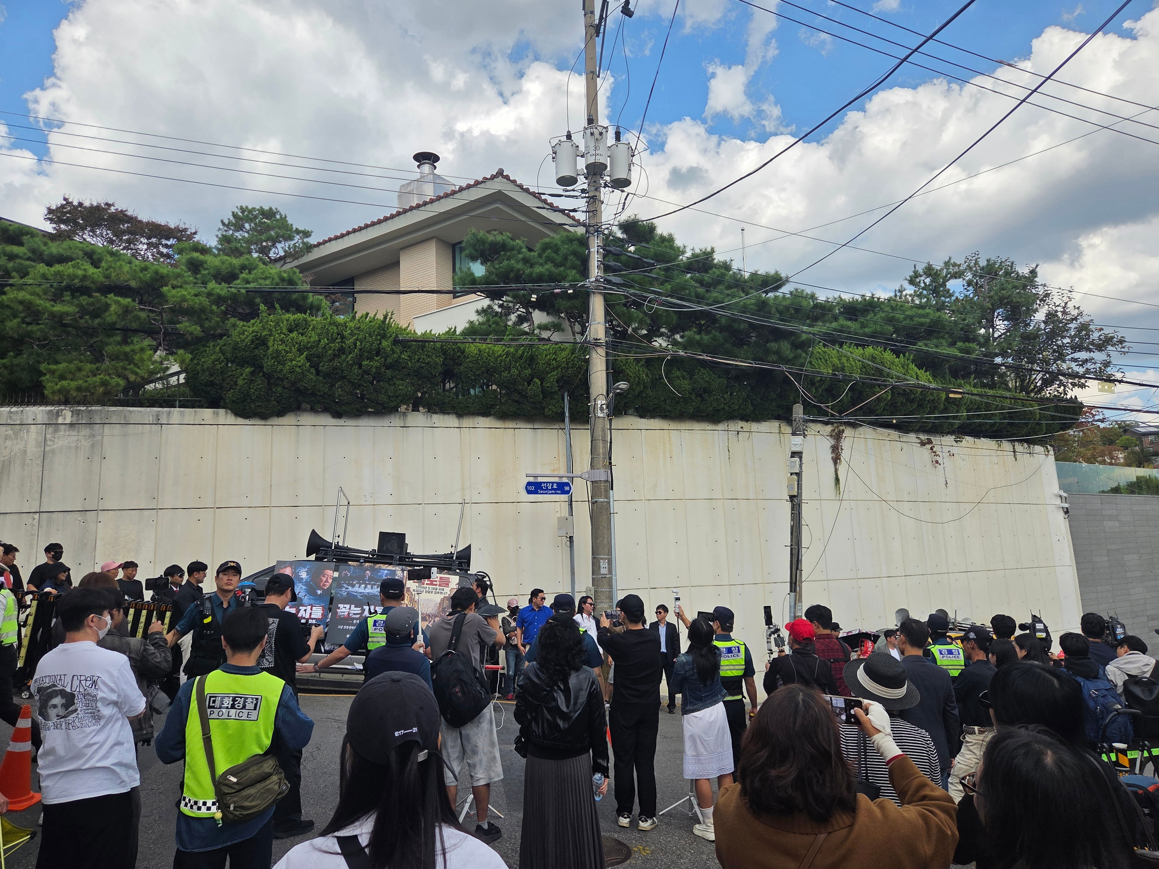 Culture minister urges strict enforcement against actor home protests