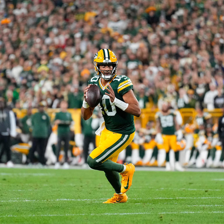 The rivalry is headed for Lambeau! Get your Packers vs. Bears tickets now