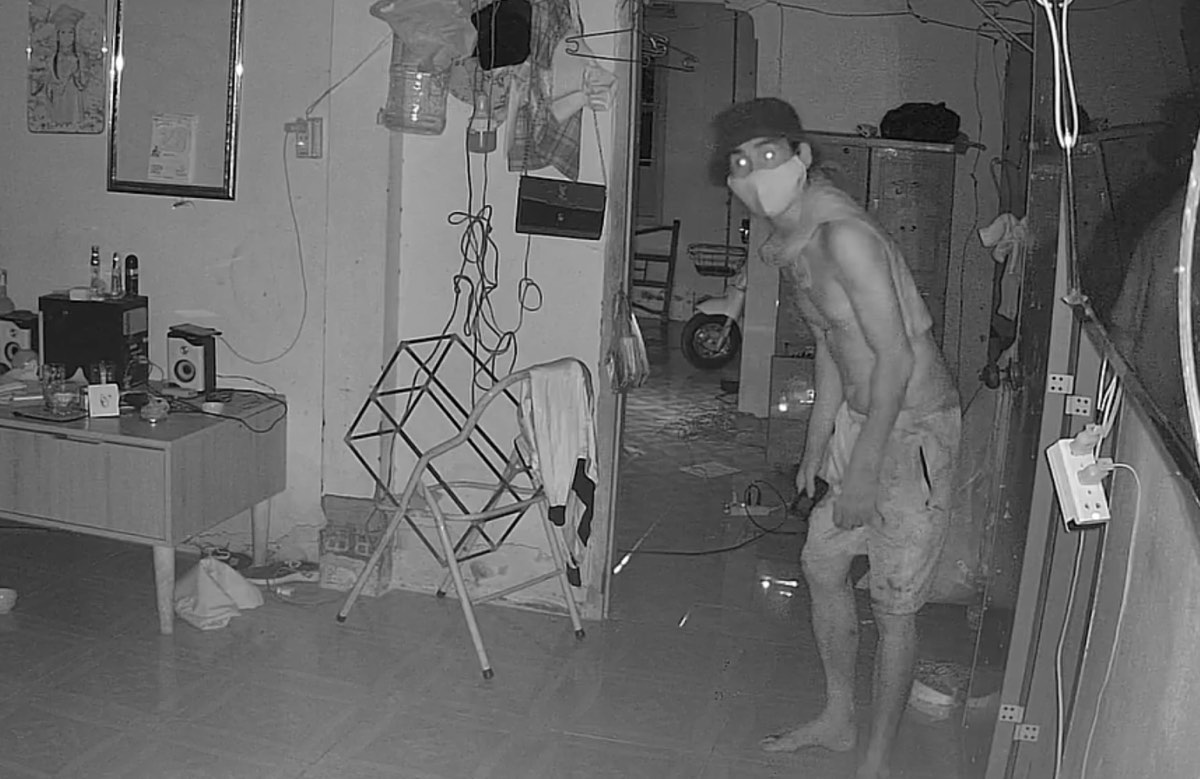Kẻ bịt mặt đột nhập nhà dân rồi tìm cách vô hiệu hóa camera