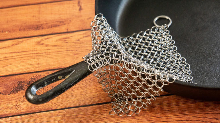 How to clean a cast iron skillet without dish soap using one handy tool