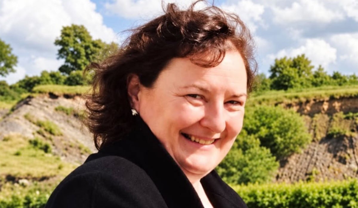 Irish singer Mundy announces death of beloved mum with heartbreaking ...