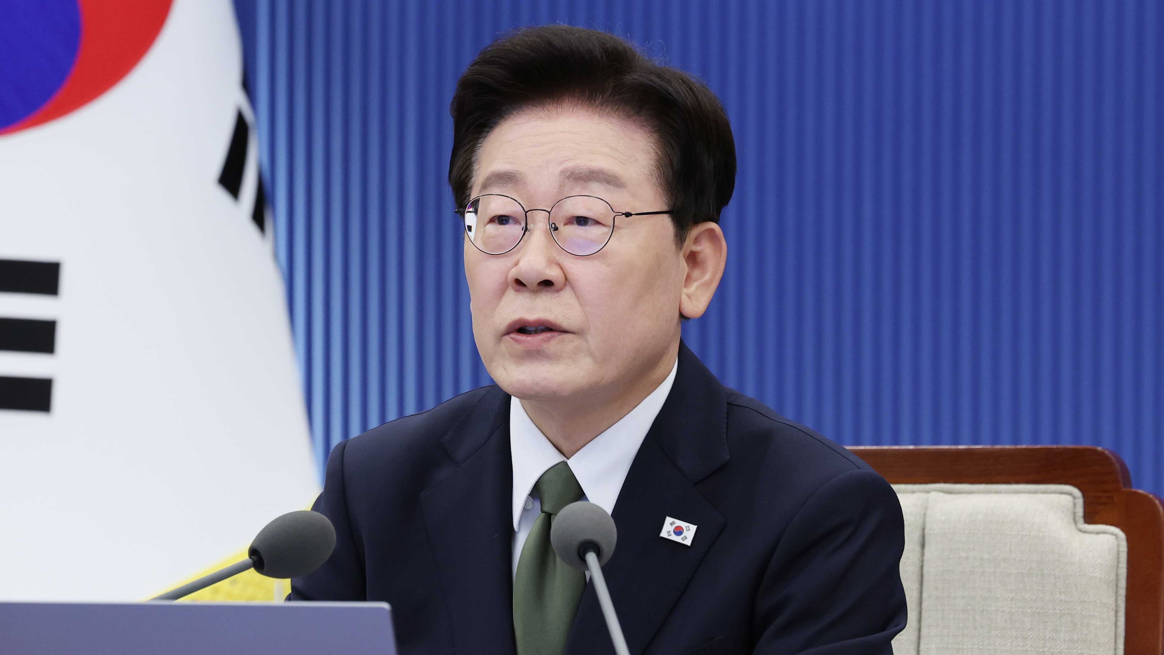 President Lee warns against irresponsible extremism