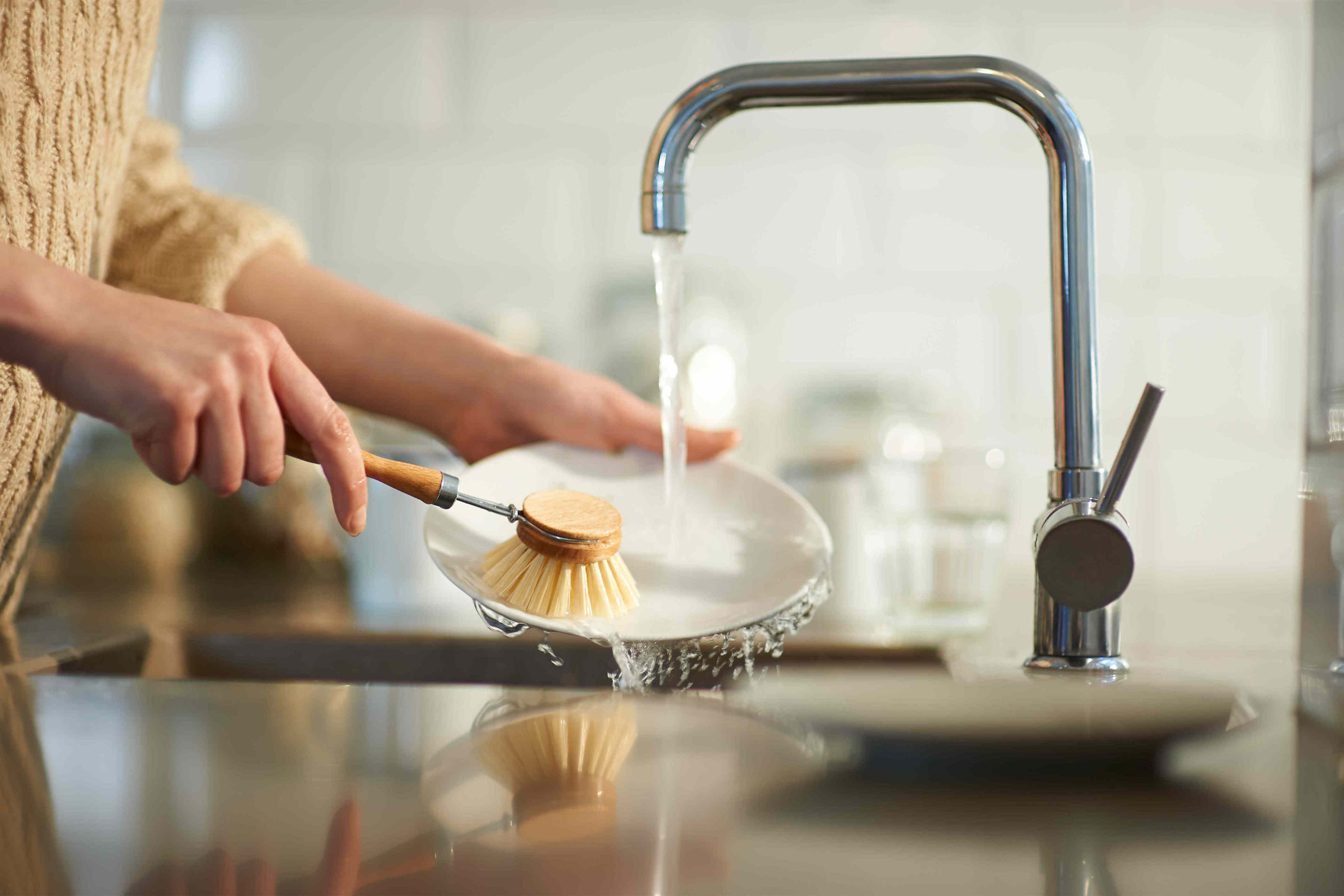 I asked a toxicologist for the best non-toxic sponges — here’s what he ...