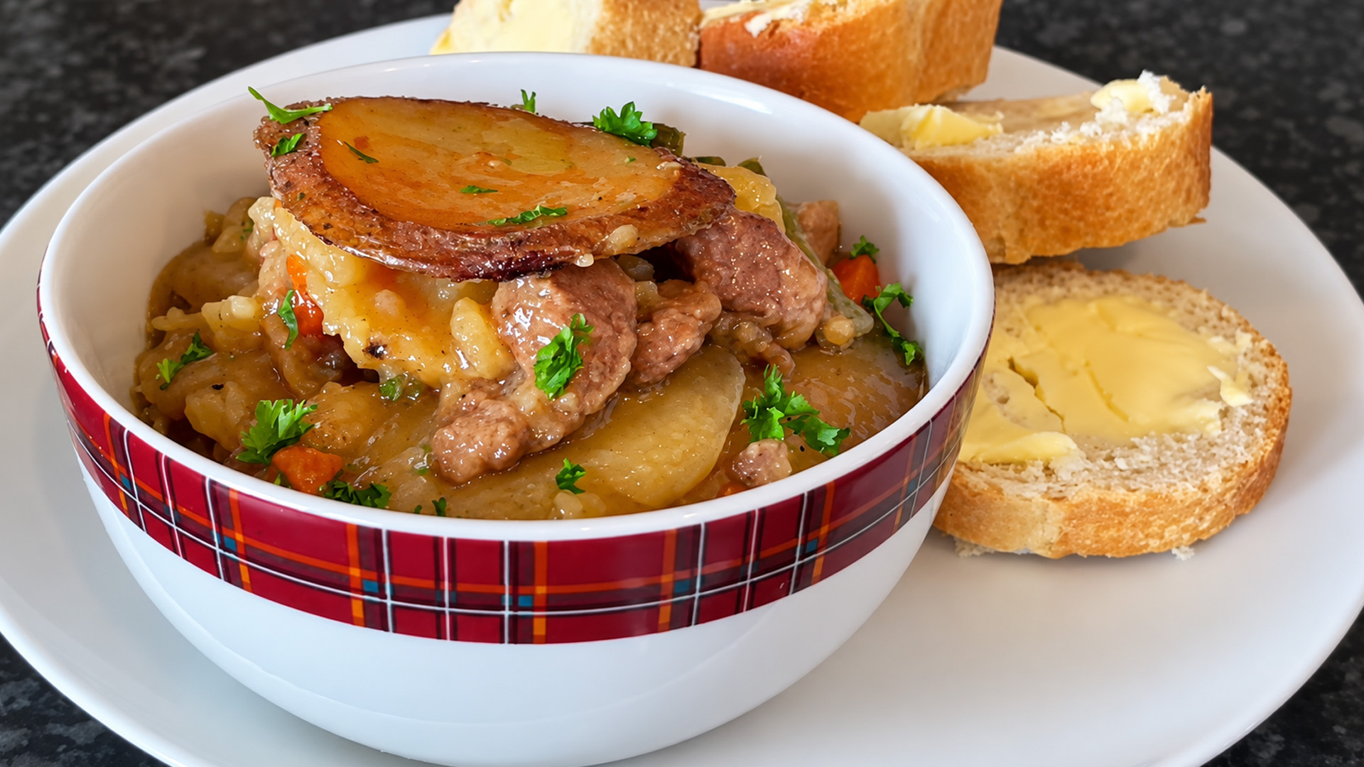 How to make delicious traditional lamb hotpot
