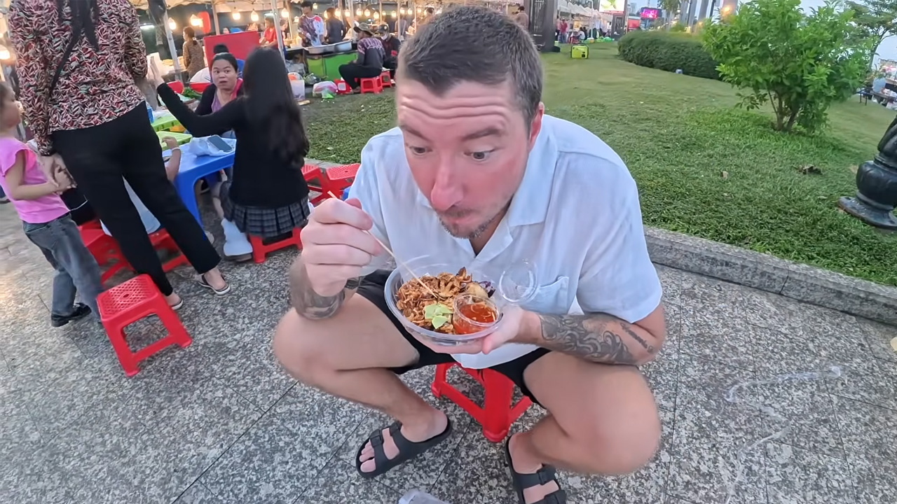 Trying fresh seafood and local dishes at Phnom Penh food market