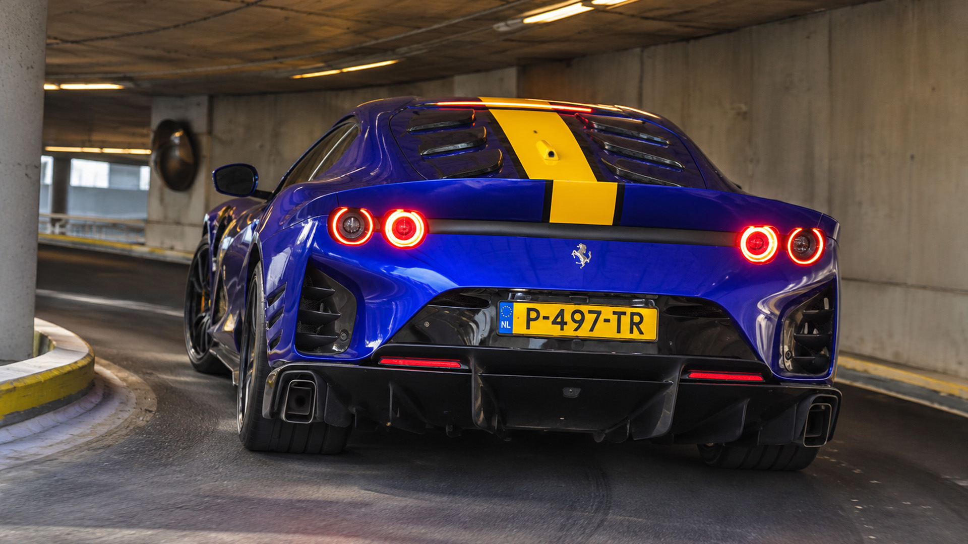 830 HP Ferrari 812 Competizione V12 roars through tunnel