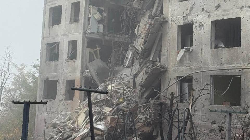 Russians strike two apartment blocks in Sloviansk: four injured, people ...