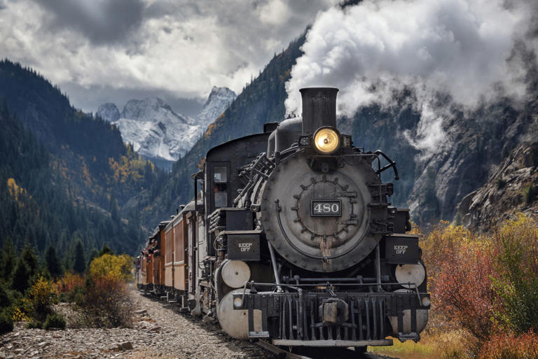 6 fall train rides perfect for leaf peeping