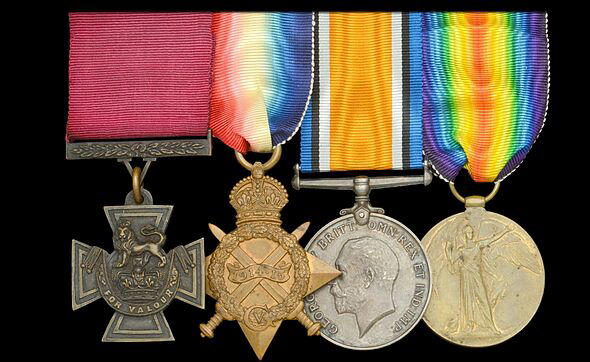 Victoria Cross of hero who died alongside famous WW1 poet sells for ...