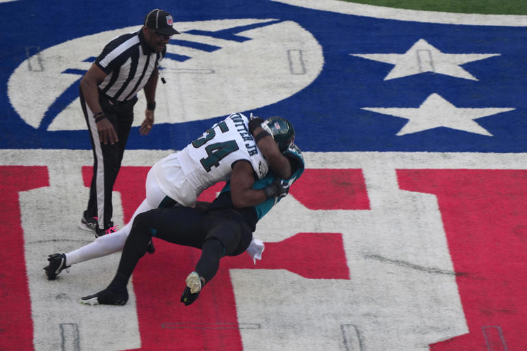 Eagles' Jeremiah Trotter ejected after NFL London kickoff. What happened?