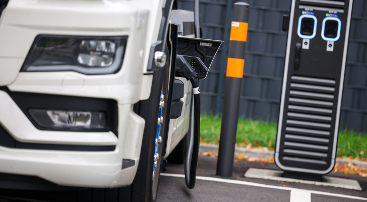 China deals with fuel prices head-on with electric big rigs — why can't ...