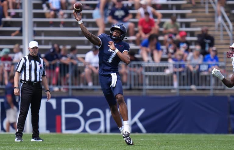 UConn tops UMass, 35-16