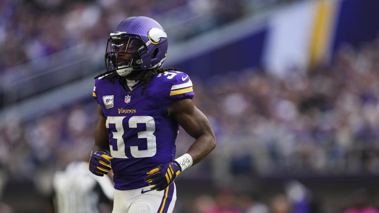 Aaron Jones questionable to return with knee injury, TJ Hockenson ruled out
