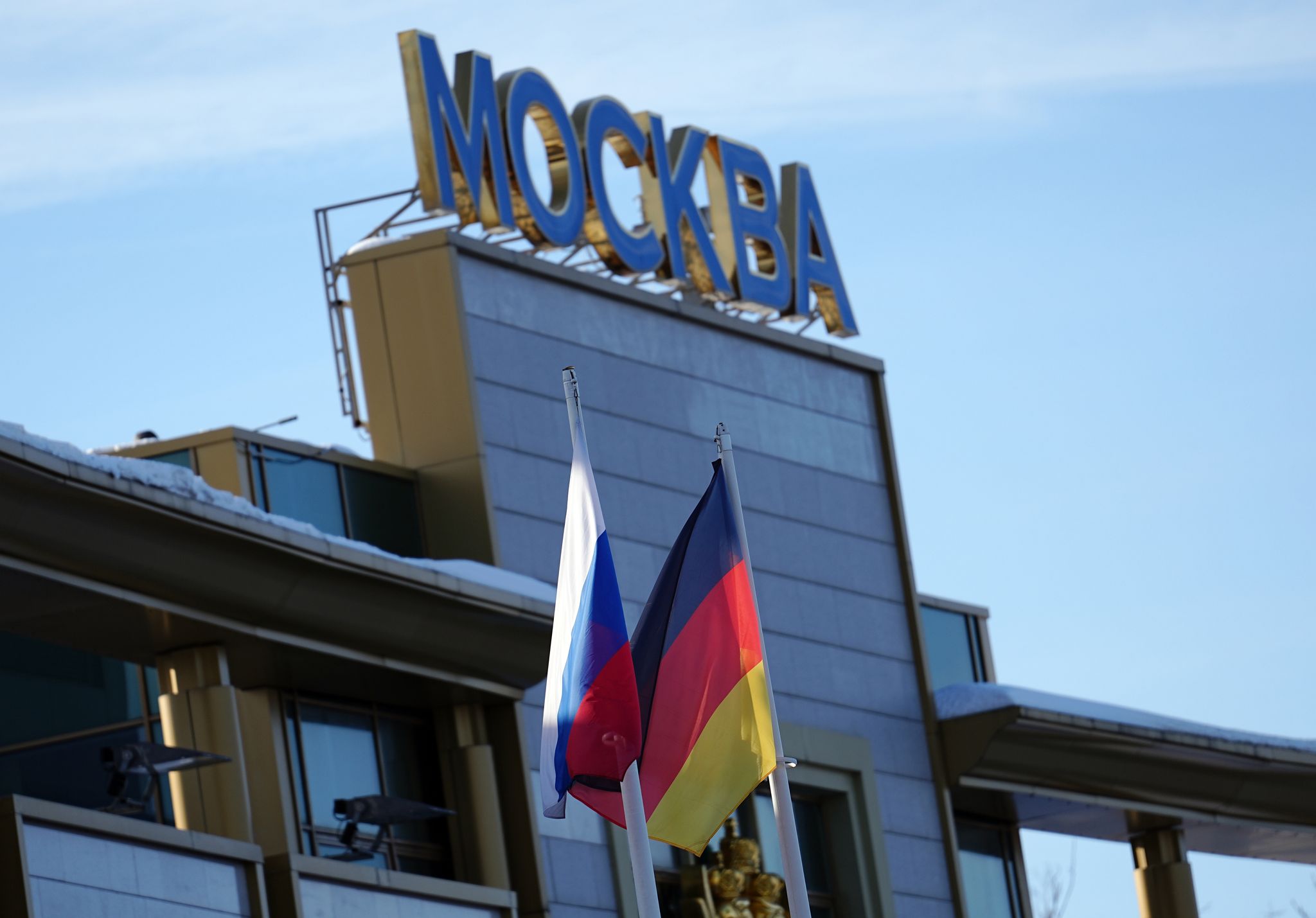 Incoming drones briefly halt flight operations at Moscow airports
