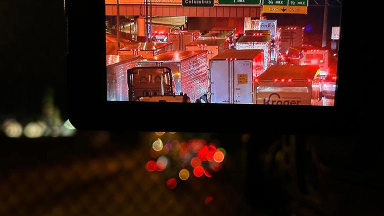 Police: 1 dead, 2 injured after shooting on I-71