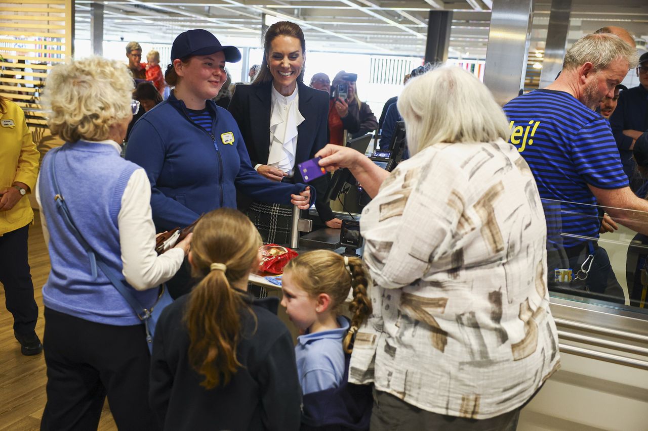 Prince William and Kate Middleton shock members of the public as they ...