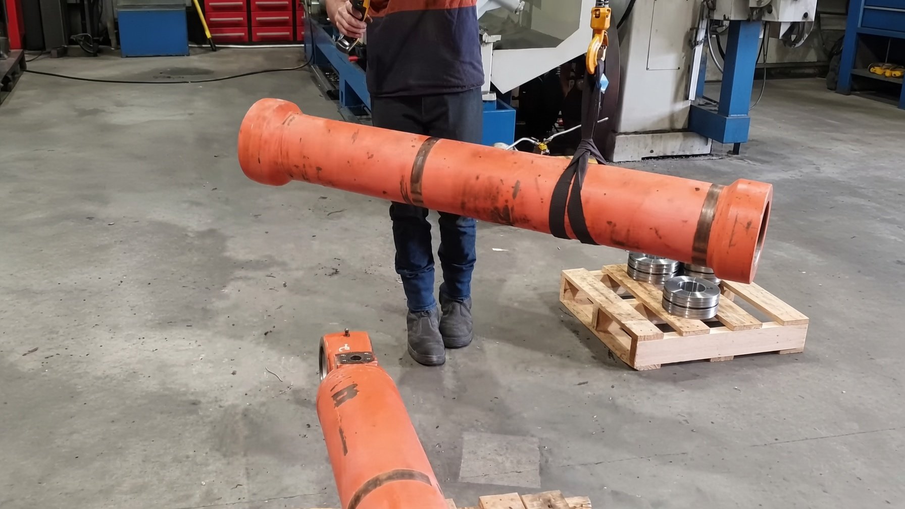 Hydraulic cylinder barrel repair