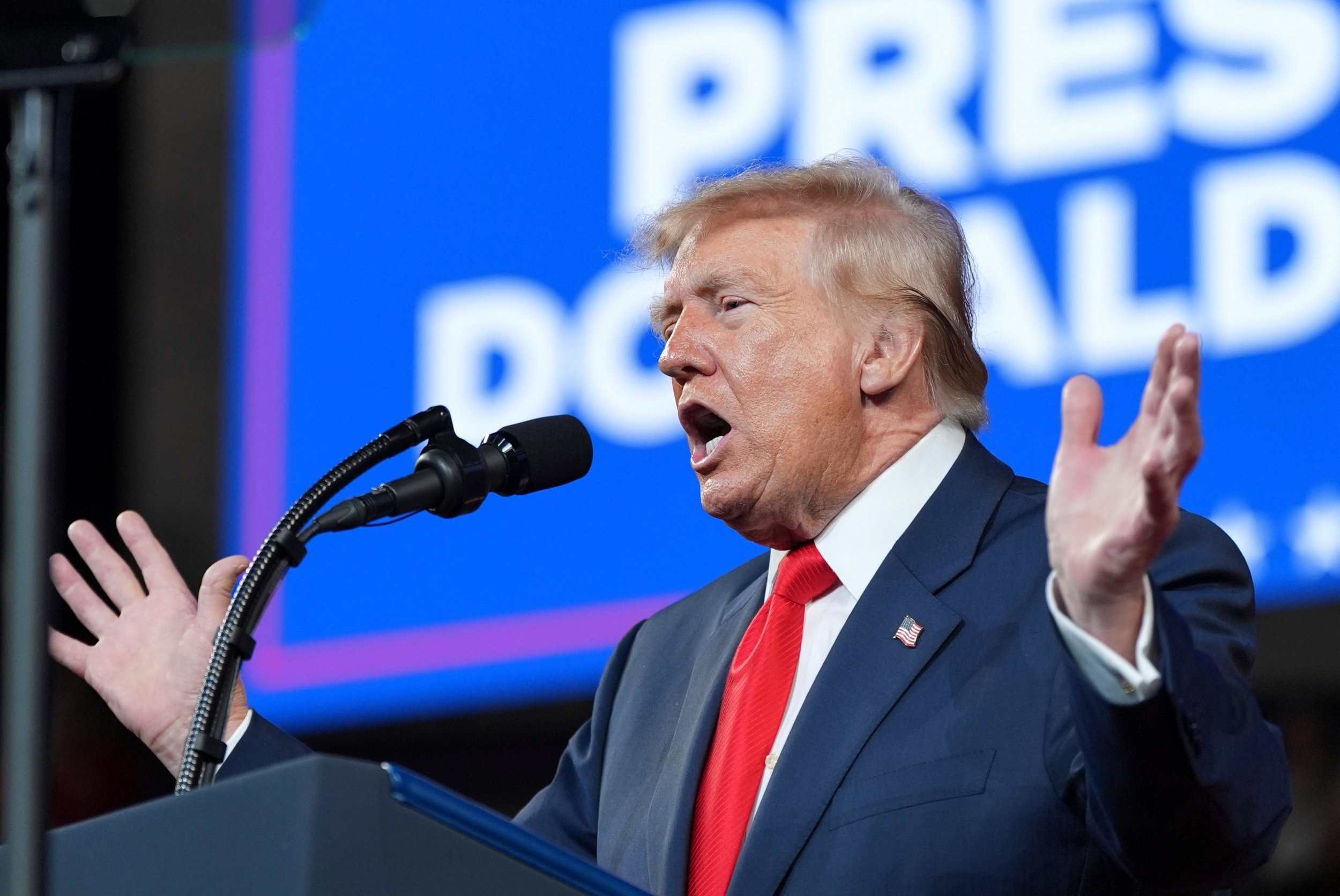 Trump mocks Iran during odd speech