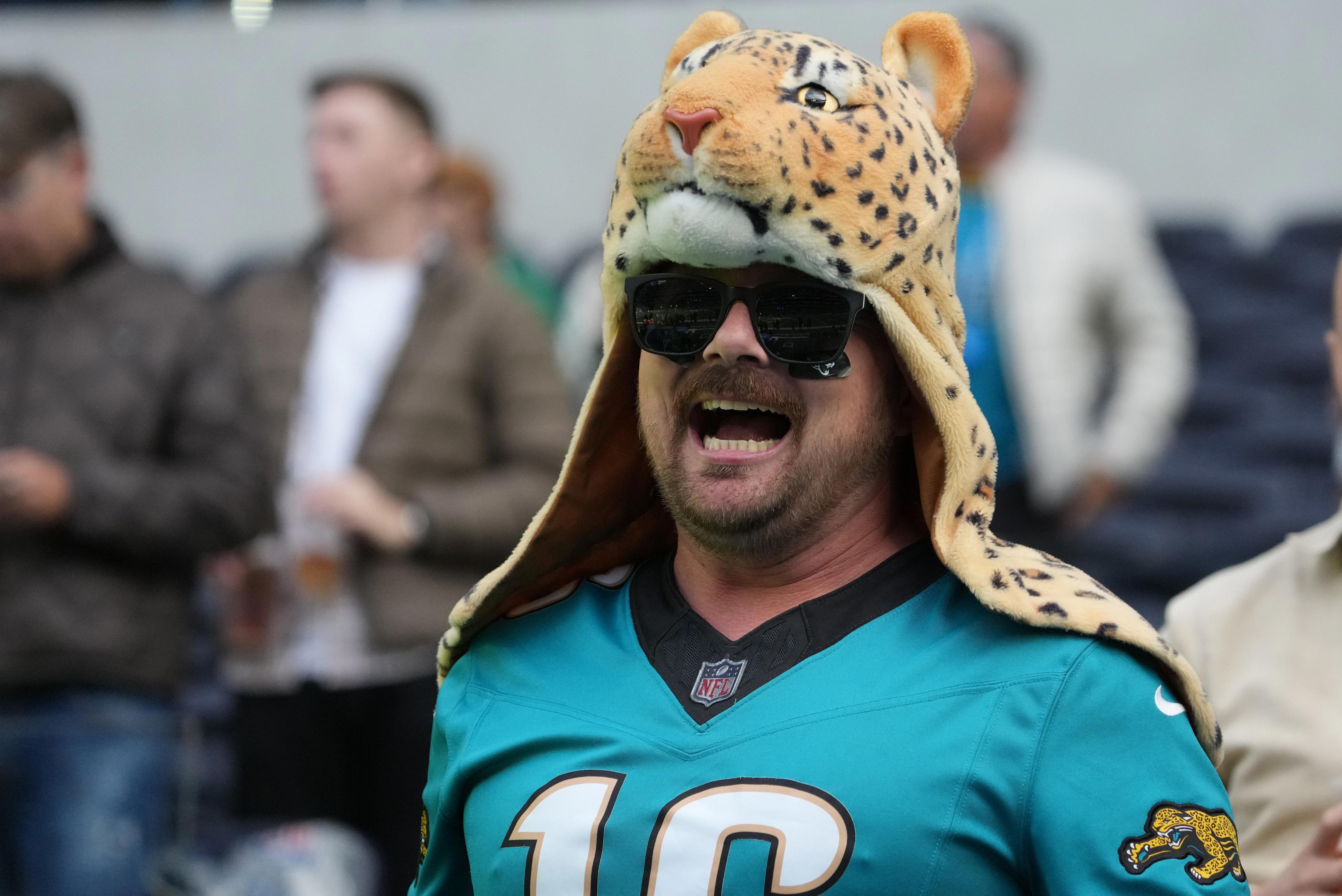 What happened on Jaguars-Eagles opening kickoff? Four flags, two ejections
