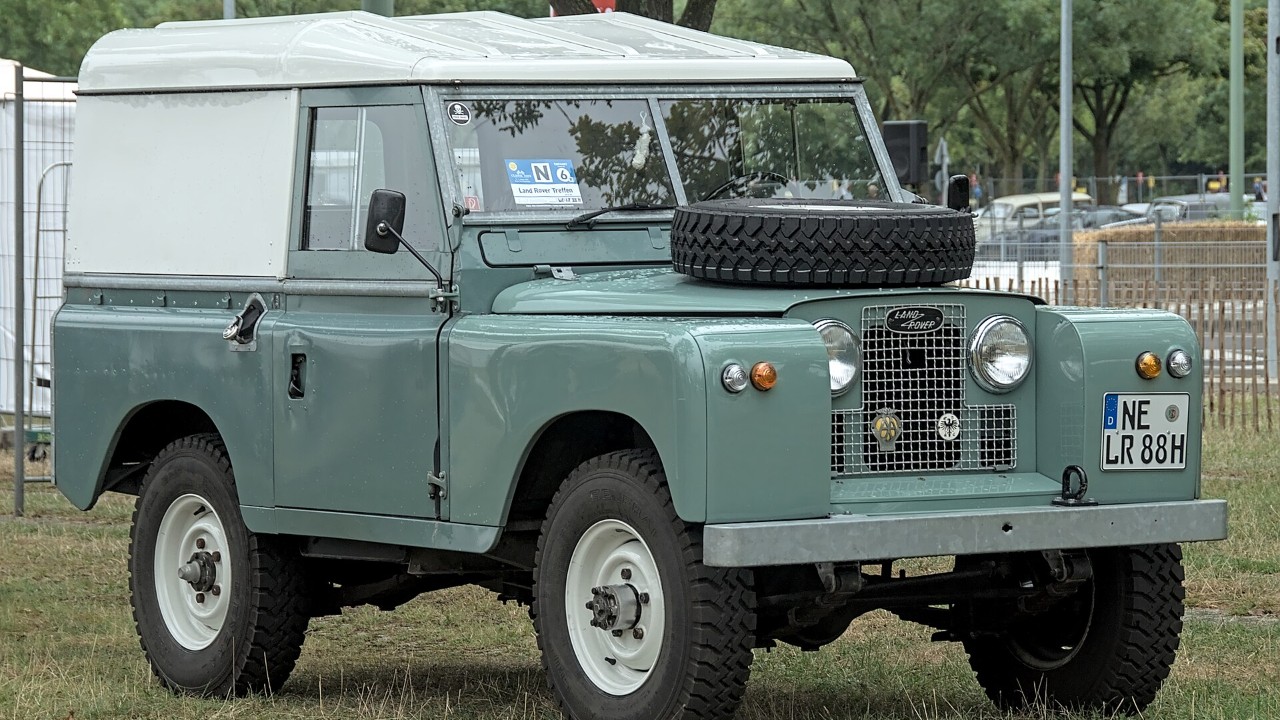 7 Land Rover models from the 1948 Series I to the 1990 Defender