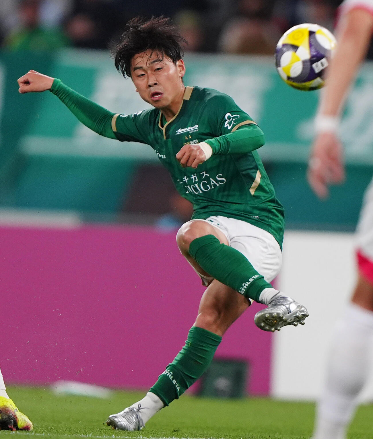 【東京V】新井悠太「今までにないサイドバックになれる」初のSB起用に意欲的