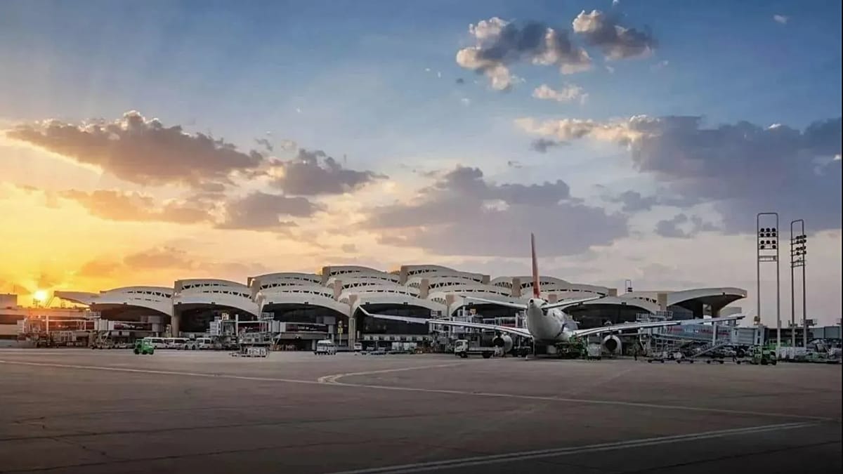 Nuovo attacco ad aeroporto di Riad causa un morto e 11 feriti, Trump ...