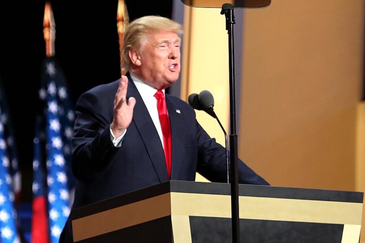 Donald Trump health fears erupt as body language expert spots 'frail ...