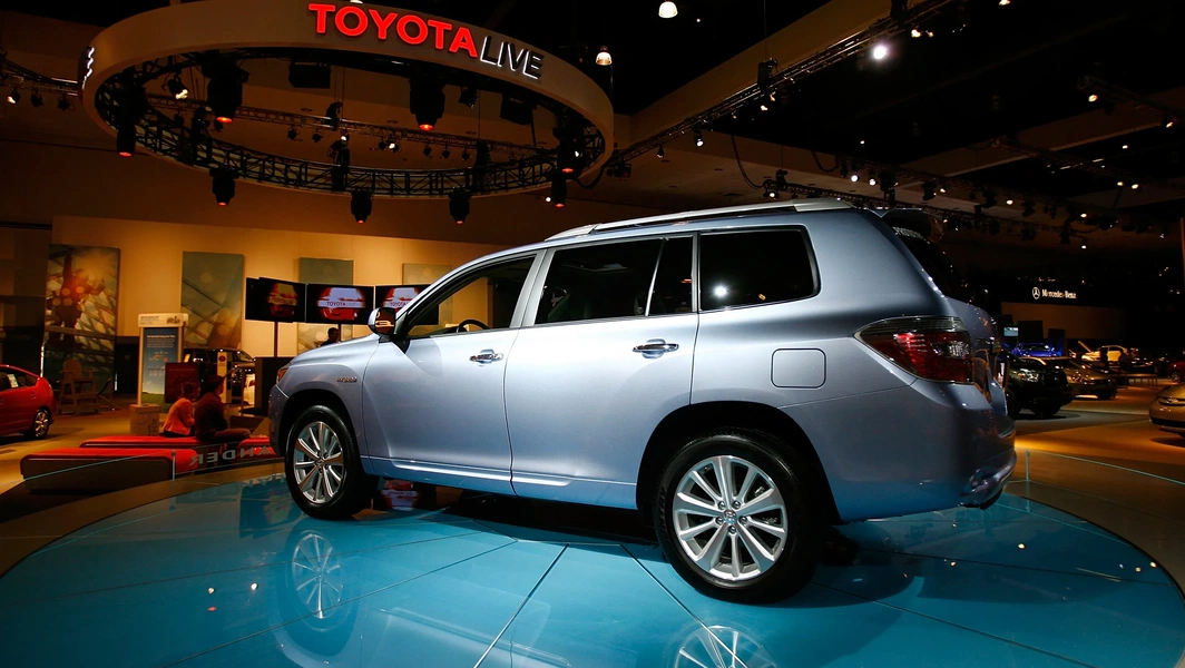 Toyota splits Highlander lineup with EV shift and hybrid holdout