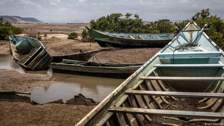 A migrant boat sank off the coast of Djibouti with the UN reporting ...