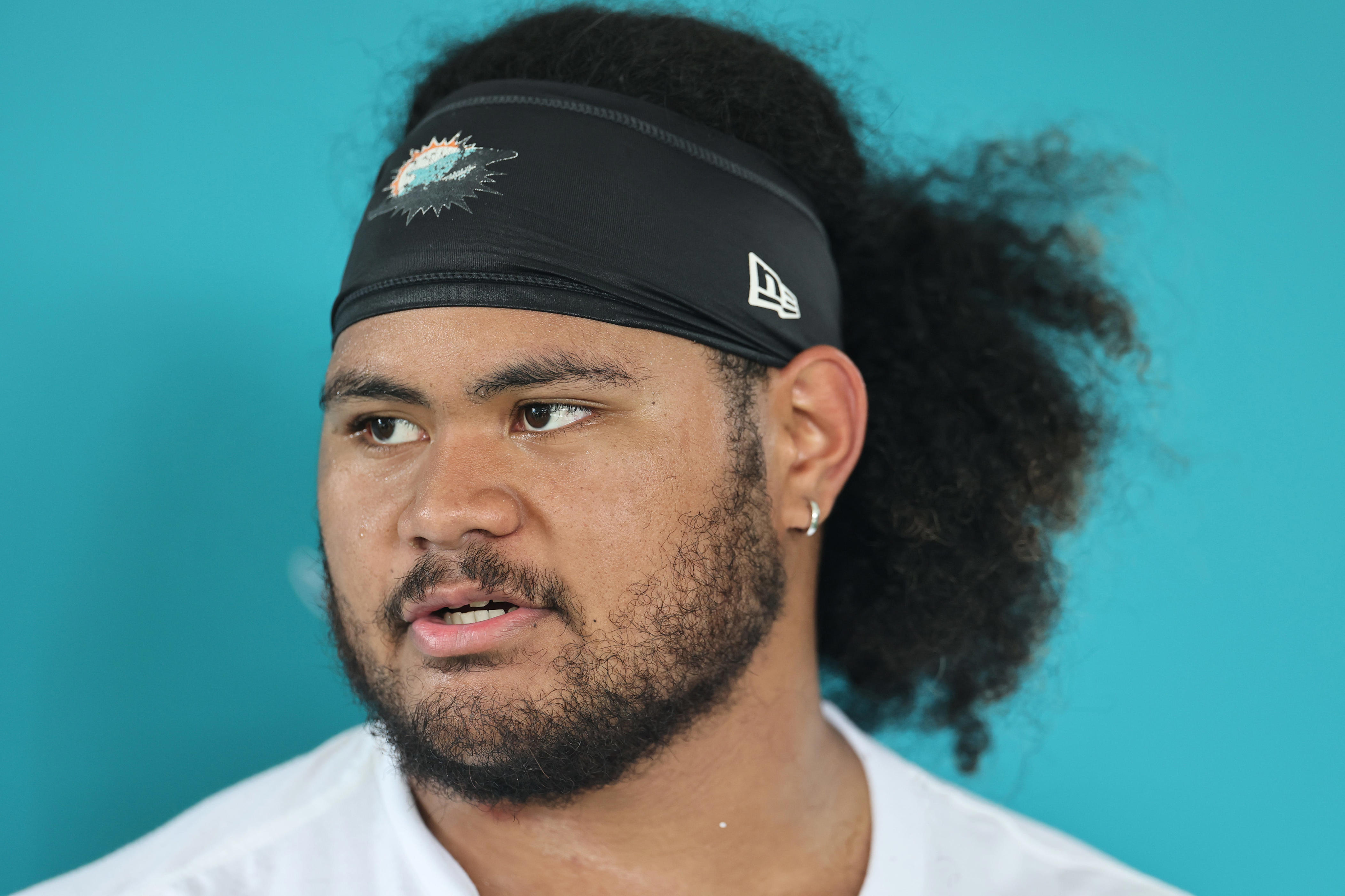Jonah Savaiinaea injury update: Dolphins OL questionable to return