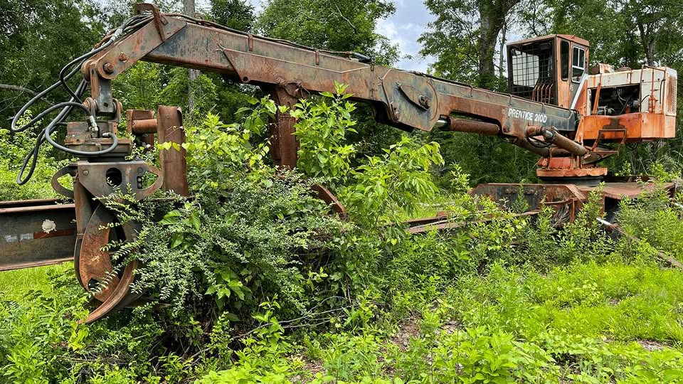 Bringing an old knuckleboom log loader back to life