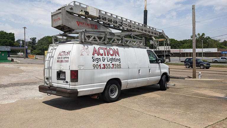 Platform steps can break loose on 6,780 Altec utility trucks with ...