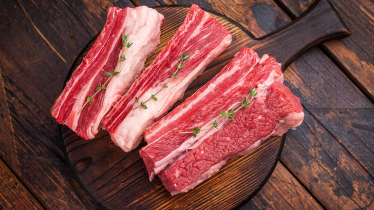 The difference between short ribs and spare ribs
