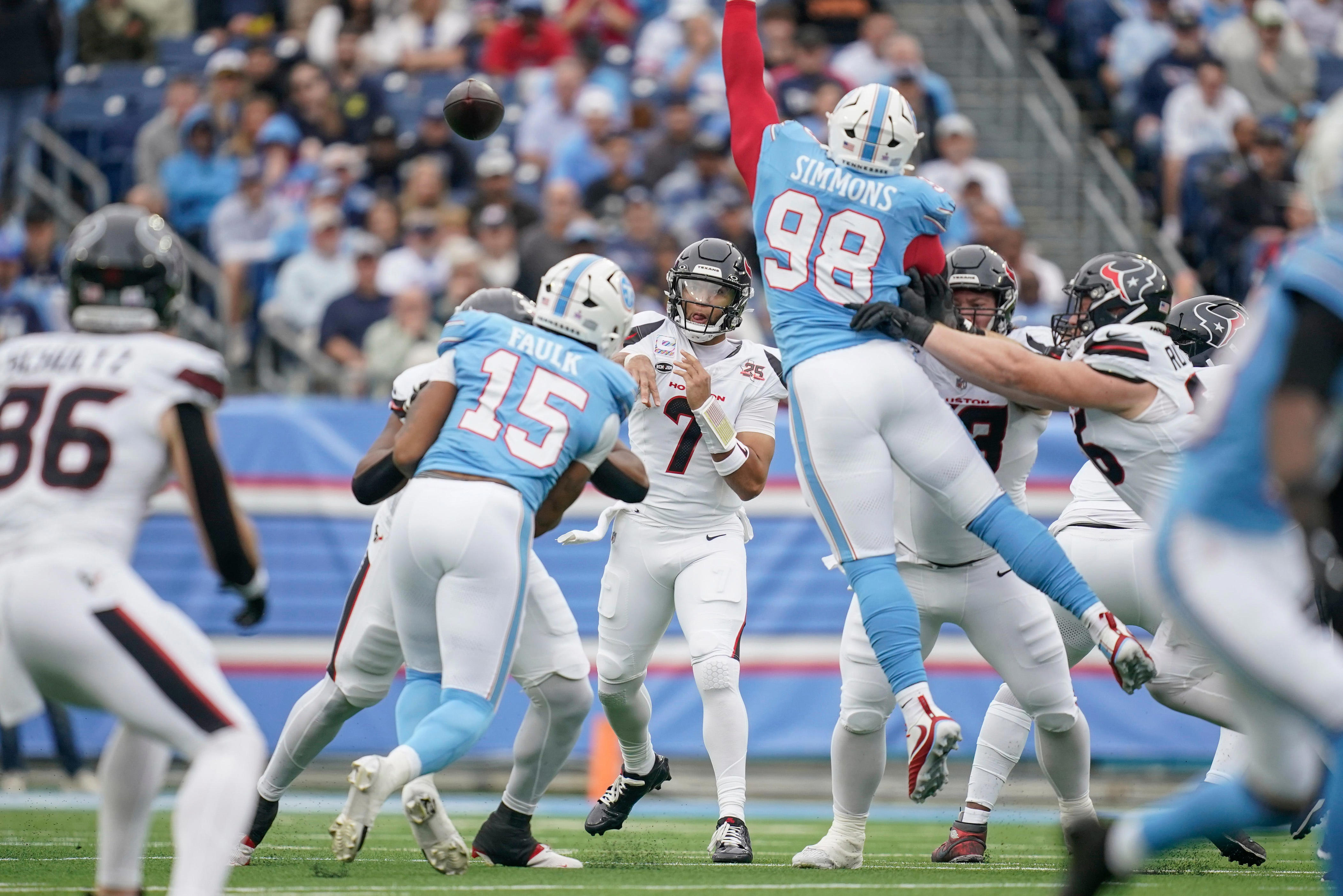 Fans boo as Tennessee Titans reach 0-5 after Houston Texans loss