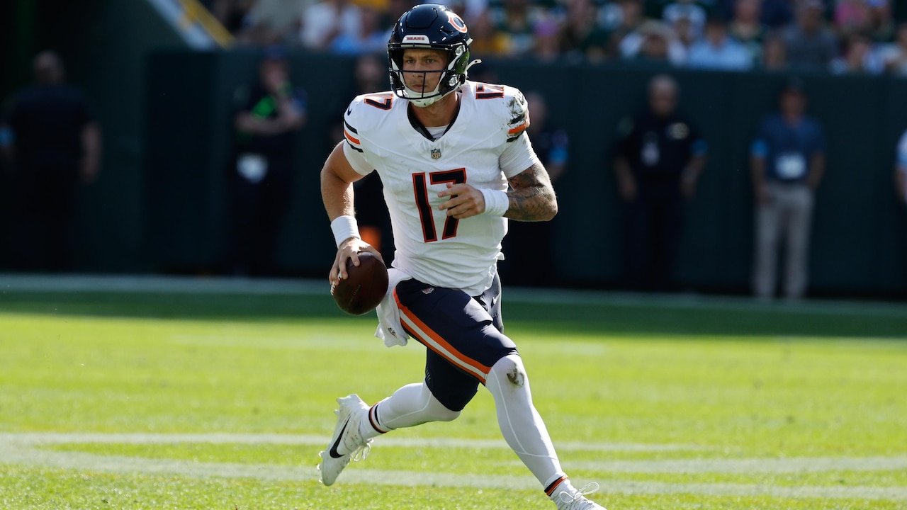 Tyson Bagent benched by Bears after 2 INTs vs. Packers, replaced by ...