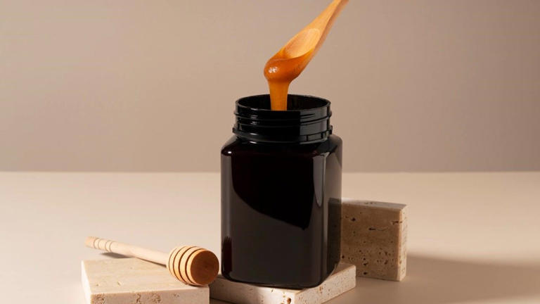 Manuka honey may help you avoid respiratory viruses this cold and flu ...