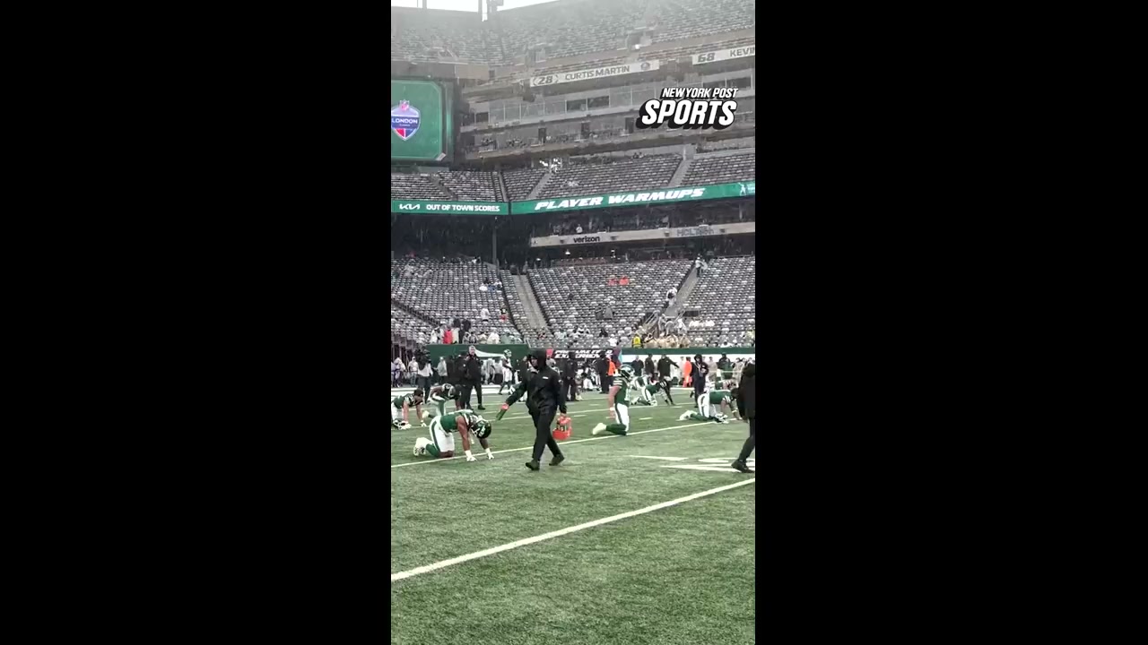 Jets warming up in the rain at MetLife