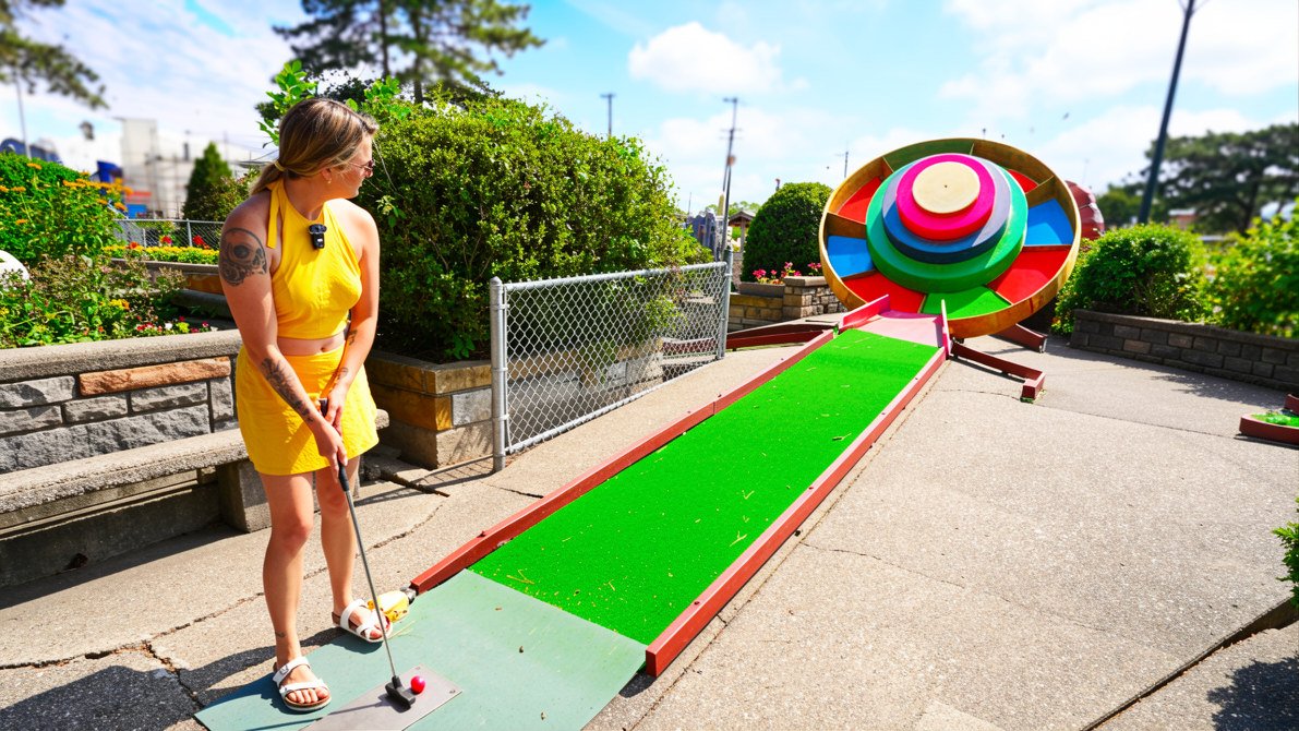 Old school mini golf course tour
