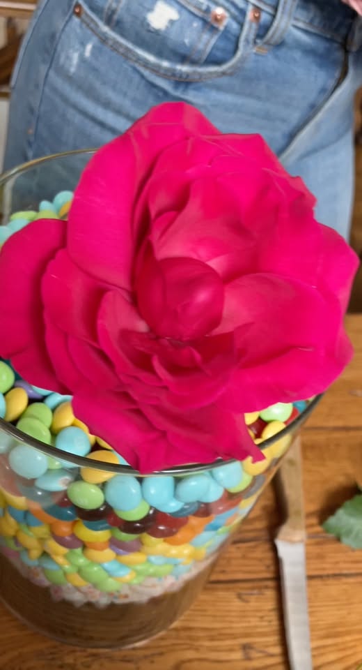 Beautiful candy flowers anyone can make at home