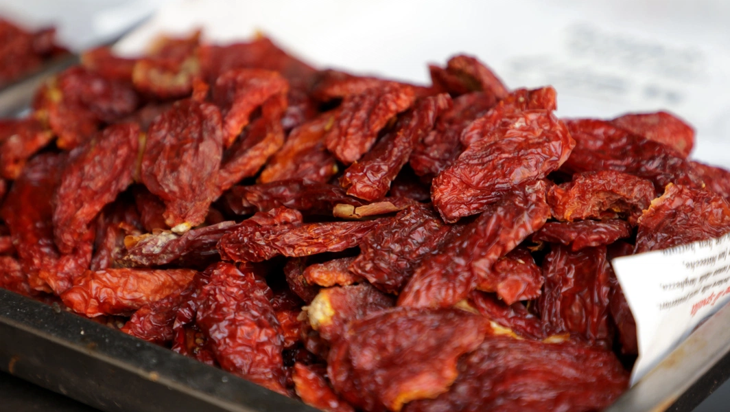 Traditional methods for preserving tomatoes